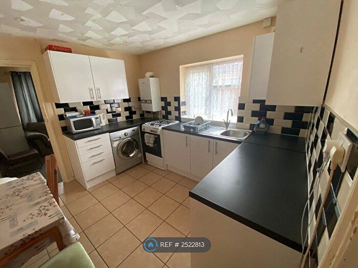 3 Bedroom Flat To Rent In Derby Road, Southampton, SO14