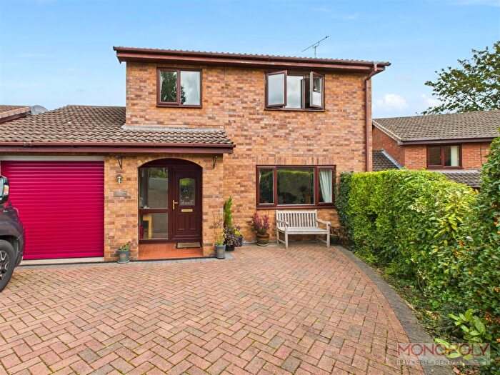 4 Bedroom Detached House For Sale In Kings Oak Court, Wrexham, LL13