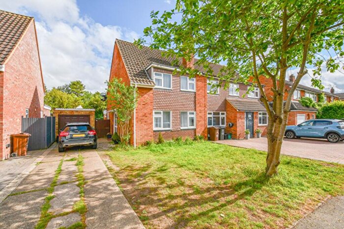 3 Bedroom Semi-Detached House For Sale In Morris Way, London Colney, AL2