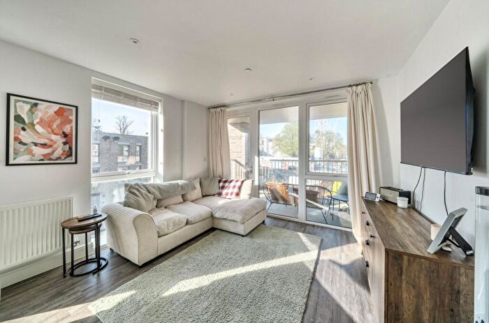 2 Bedroom Apartment For Sale In Daly Close, Littlemore, Oxford, OX4