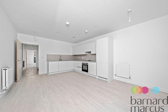 3 Bedroom Flat To Rent In Moorhen Drive, London, NW9