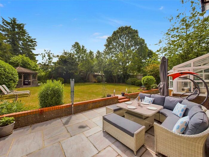5 Bedroom Detached House For Sale In Stopps Orchard, Princes Risborough, HP27