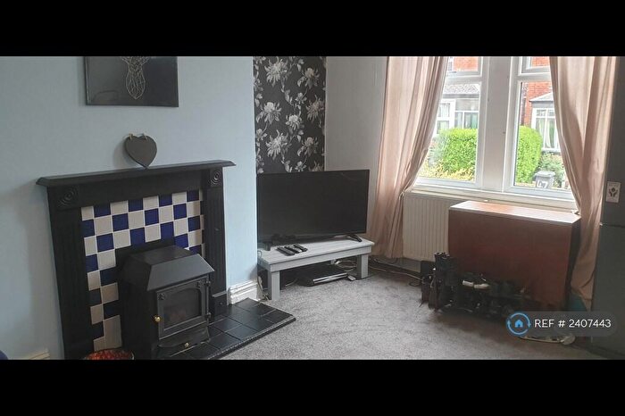 3 Bedroom Terraced House To Rent In Beechwood View, Leeds, LS4