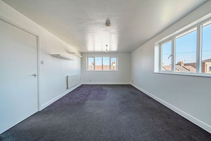 1 Bedroom Flat To Rent In Miles Road, Mitcham, CR4