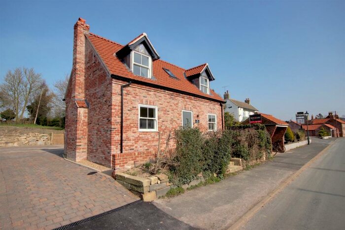 3 Bedroom Cottage For Sale In Main Street, Etton, Beverley, HU17