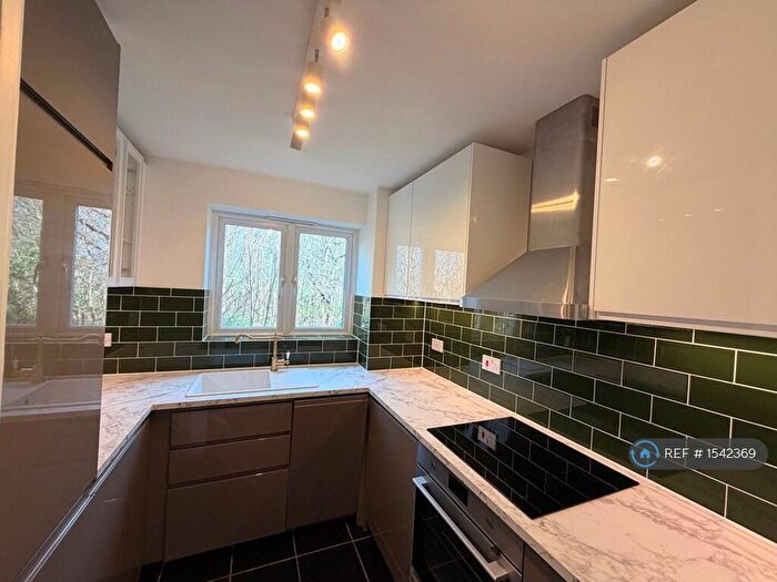 2 Bedroom Flat To Rent In John Williams Close, London, SE14