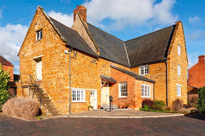 4 Bedroom Detached House For Sale In High Street, Flore, Northampton, Northamptonshire, NN7
