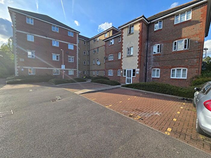 2 Bedroom Flat To Rent In Stern Close, Barking, IG11