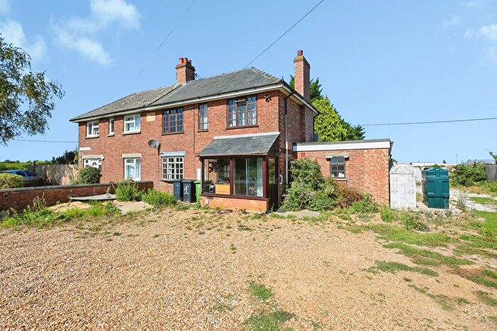 4 Bedroom Semi Detached House For Sale In Glenfield Close, Outwell, Wisbech, Norfolk, PE14