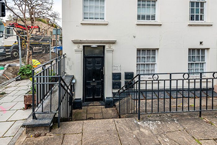 Studio For Sale In Clapham Road, London, SW9