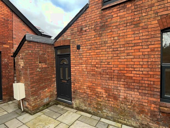 1 Bedroom Flat To Rent In Priory Avenue, Taunton, Somerset, TA1