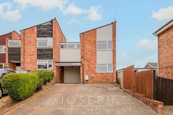 3 Bedroom Semi Detached House For Sale In Abingdon Close, Ipswich, IP2