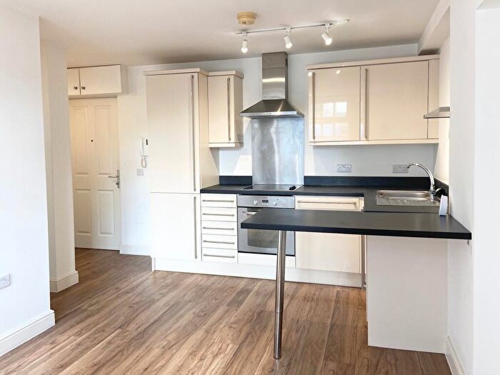 2 Bedroom Flat To Rent In Lansdowne Hill, Southampton, Hampshire, SO14