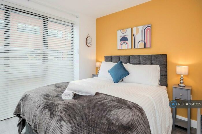 2 Bedroom Flat To Rent In Walker Avenue, Wolverton Mill, Milton Keynes, MK12