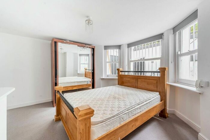 Studio To Rent In Emperor's Gate, South Kensington, London, SW7