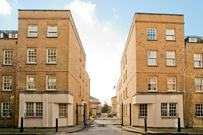 2 Bedroom Flat To Rent In Montgomery Lodge, Stepney Green, E1