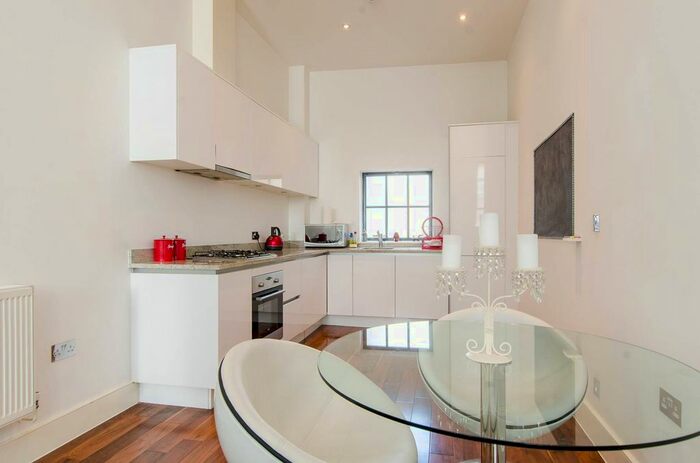 2 Bedroom Flat To Rent In Sly Street, Tower Hamlets, London, E1