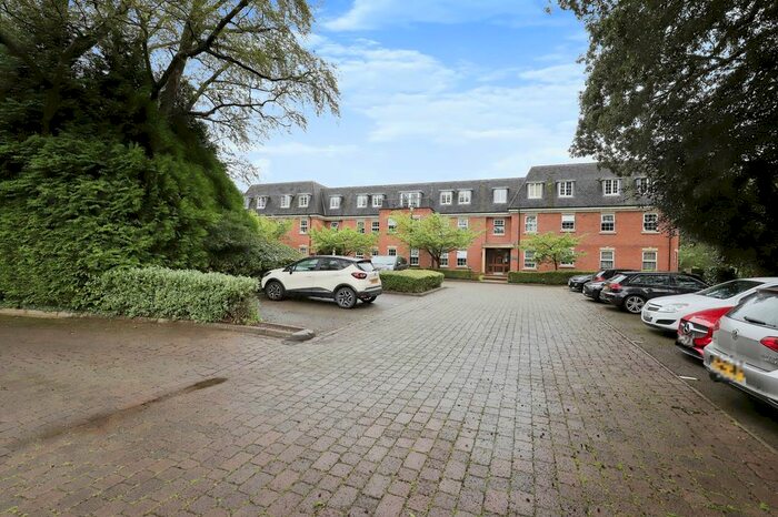 1 Bedroom Flat For Sale In Castlecroft Road, Wolverhampton, Staffordshire, WV3