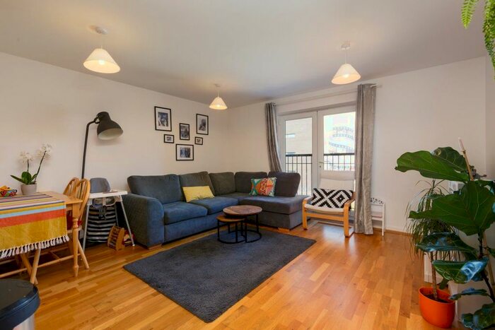 2 Bedroom Flat To Rent In Dame Kelly Holmes Way, Tonbridge, TN9