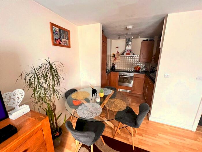 2 Bedroom Flat To Rent In Curzon Street, Burton-On-Trent, Staffordshire, DE14