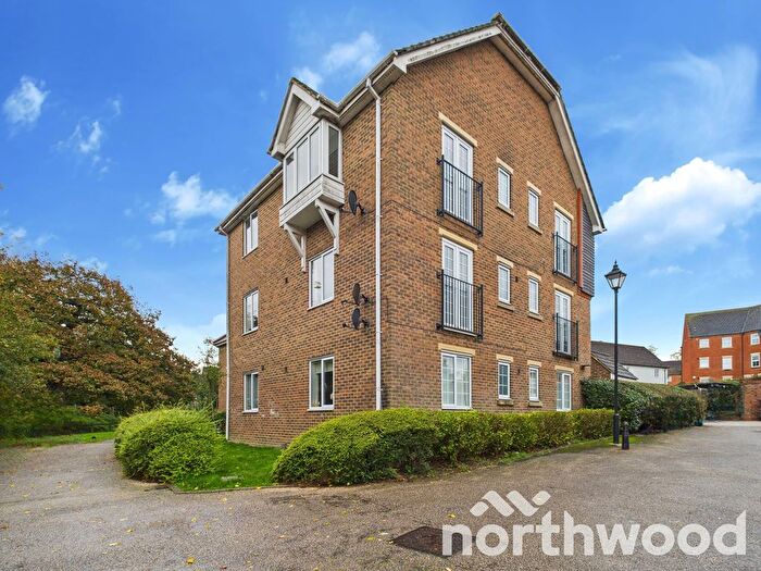 2 Bedroom Flat For Sale In Griffin Close, Singleton, Ashford, TN23