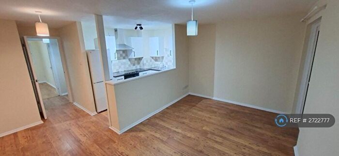 2 Bedroom Flat To Rent In Pomander Crescent, Walnut Tree, Milton Keynes, MK7