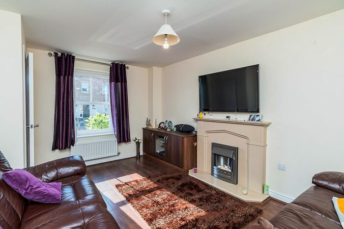 3 Bedroom Terraced House To Rent In Rainbow Road, Erith, Kent, DA8