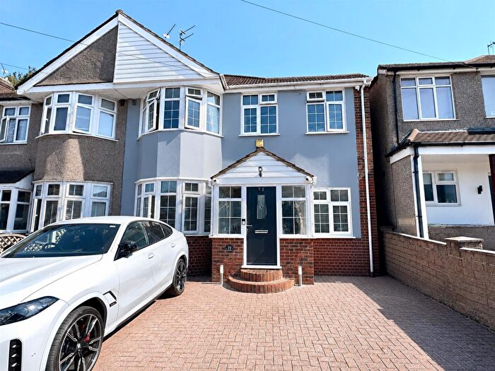 4 Bedroom Semi Detached House For Sale In Dorchester Avenue, Bexley, DA5