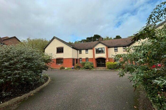 2 Bedroom Flat To Rent In Beaumont Place, Isleworth, TW7