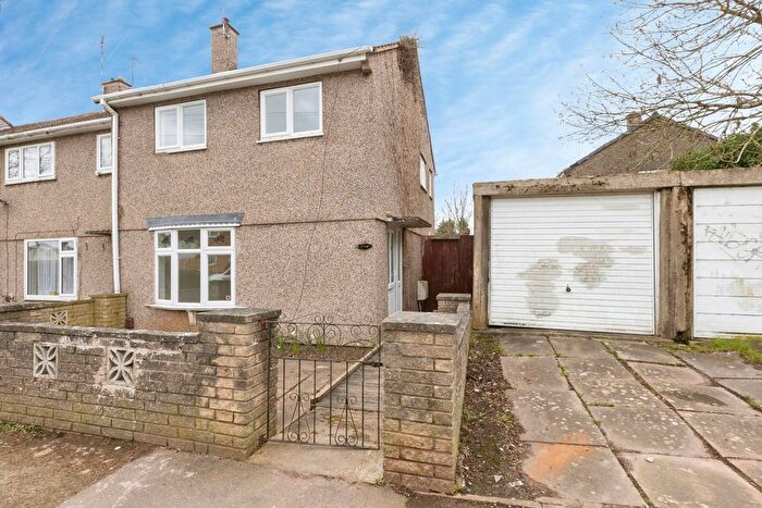 3 Bedroom End Of Terrace House For Sale In Kelso Green, Leicester, Leicestershire, LE2