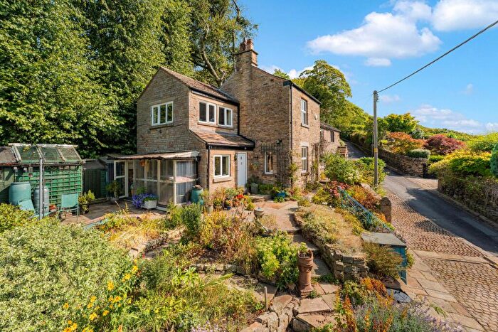 3 Bedroom Semi Detached House For Sale In Beeston Brow Bollington, SK10