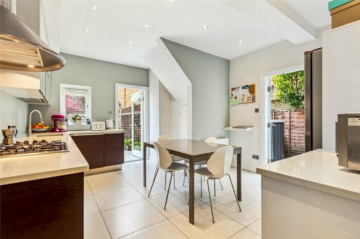 2 Bedroom Flat To Rent In Southfield Road, London, W4