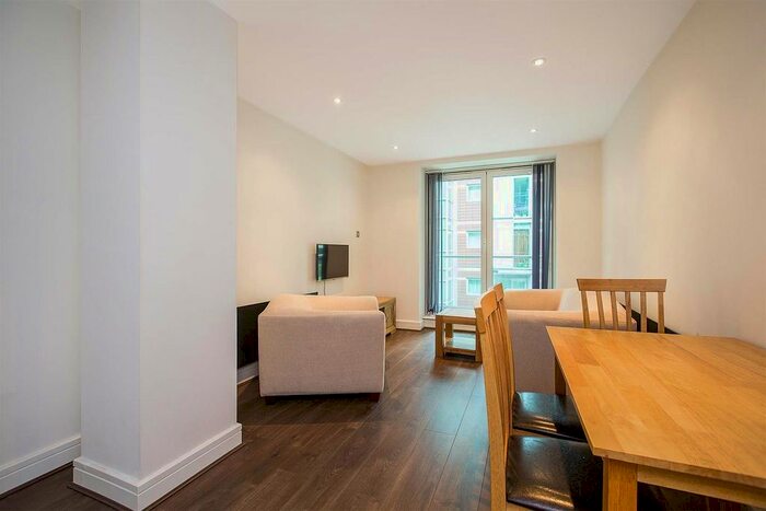 2 Bedroom Flat To Rent In Albert Embankment, Vauxhall, London, SE1