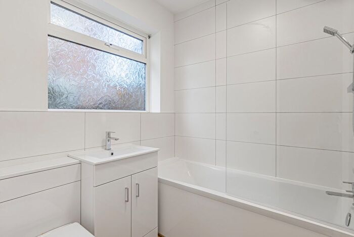 2 Bedroom Maisonette For Sale In Tyeshurst Close, Abbey Wood, SE2