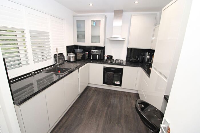 2 Bedroom Flat For Sale In Ealing, W5