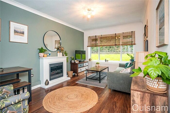 2 Bedroom Apartment For Sale In Stourbridge Road, Catshill, Bromsgrove, Worcestershire, B61