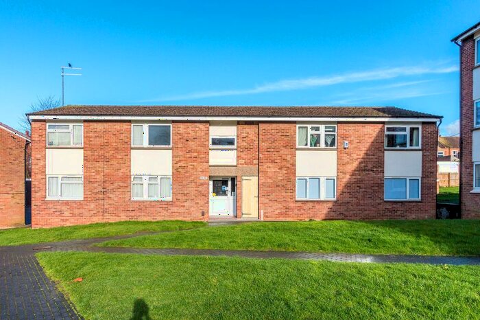 2 Bedroom Flat To Rent In Dell Place, Rushden, NN10