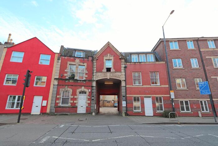 2 Bedroom Maisonette To Rent In Flat, Pooles Wharf, Hotwell Road, Bristol, BS8