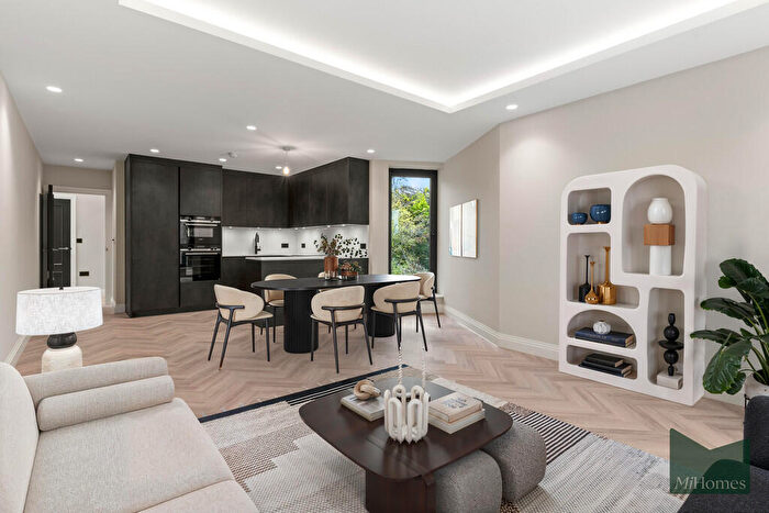 2 Bedroom Flat For Sale In Blenheim Road, Barnet, EN5