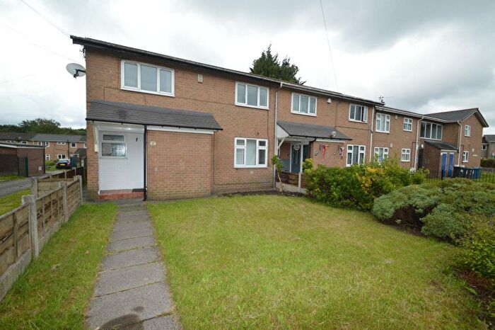 3 Bedroom Semi-Detached House To Rent In Dalebeck Walk, Whitefield, M45