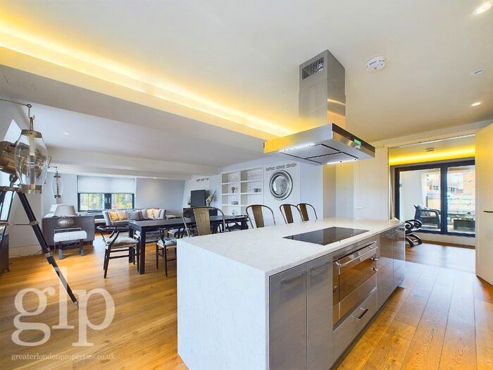 3 Bedroom Flat To Rent In Wardour Street, London, W1F