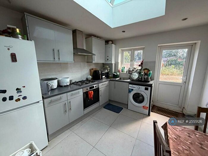 2 Bedroom Flat To Rent In Spring Grove Crescent, Hounslow, TW3