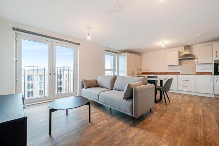 3 Bedroom Flat To Rent In Kilpatrick Grove, Edinburgh, EH6