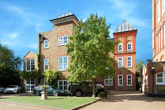 5 Bedroom Semi-Detached House For Sale In The Old Garden House, Bridge Lane, London, SW11