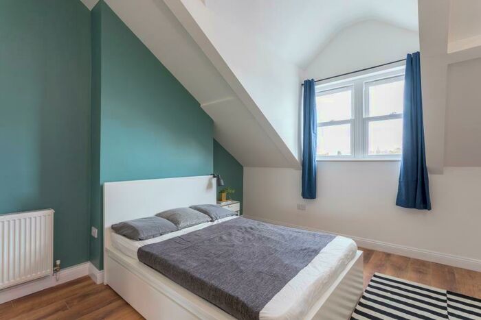 Apartment To Rent In Bearwood Parade, Bearwood, B66