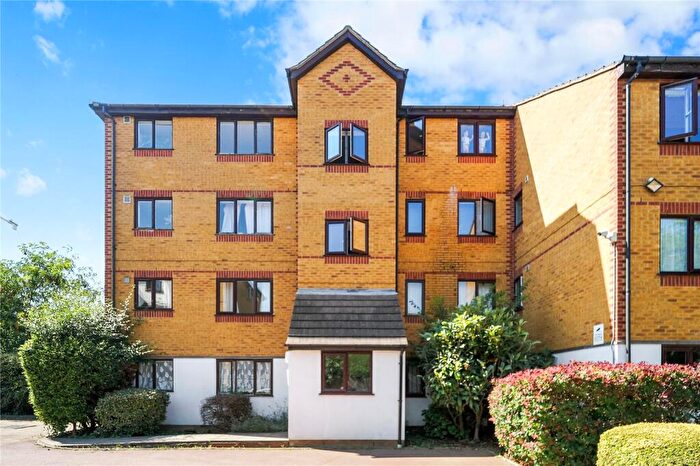 Apartment To Rent In Alan Hocken Way, E15