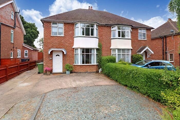 3 Bedroom Semi Detached House To Rent In Kinross Road, Leamington Spa, CV32