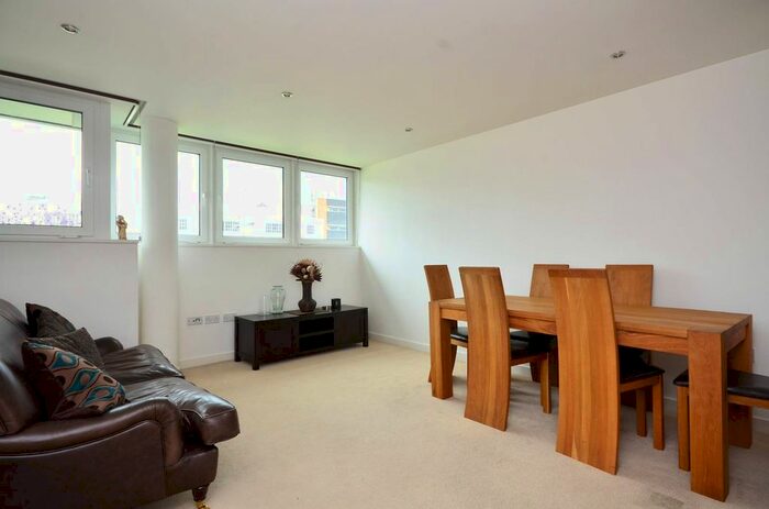 1 Bedroom Flat To Rent In Phoenix Way, Wandsworth Town, London, SW18