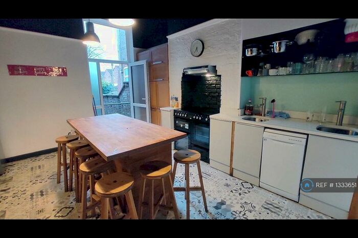 10 Bedroom Terraced House To Rent In Moss Lane East, Manchester, M14