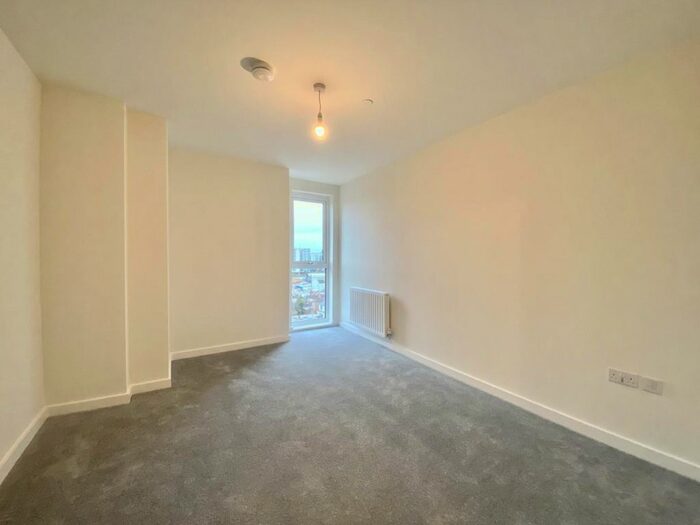 2 Bedroom Flat To Rent In Mortise House, Chailey Place, Hayes, UB3